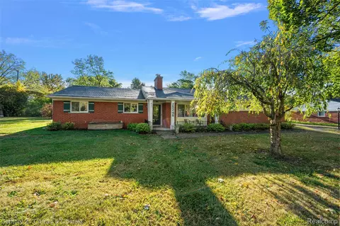 28248 Bayberry Rd, Farmington, MI 48331