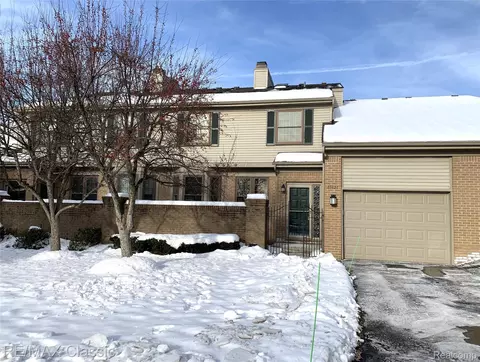 29424 Regents Pointe #62, Farmington Hills, MI 48331