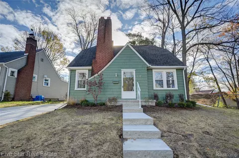 172 Nelson St, Pontiac, MI 48342