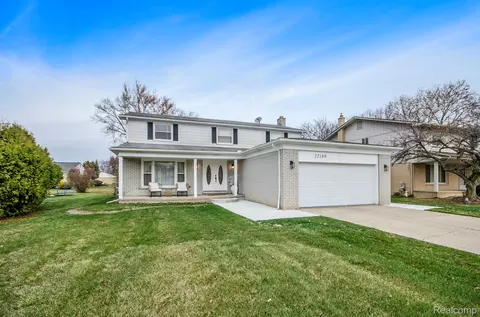 22180 Ivanhoe Ln, Southfield, MI 48034