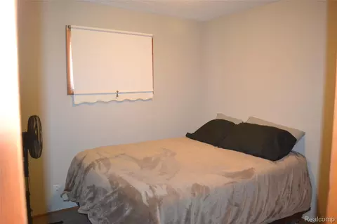 Bedroom - 2347 E Bay Ridge Dr, Au Gres, MI 48703 photo 2 of 6
