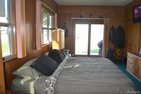 Bedroom - 2347 E Bay Ridge Dr, Au Gres, MI 48703 photo 5 of 6