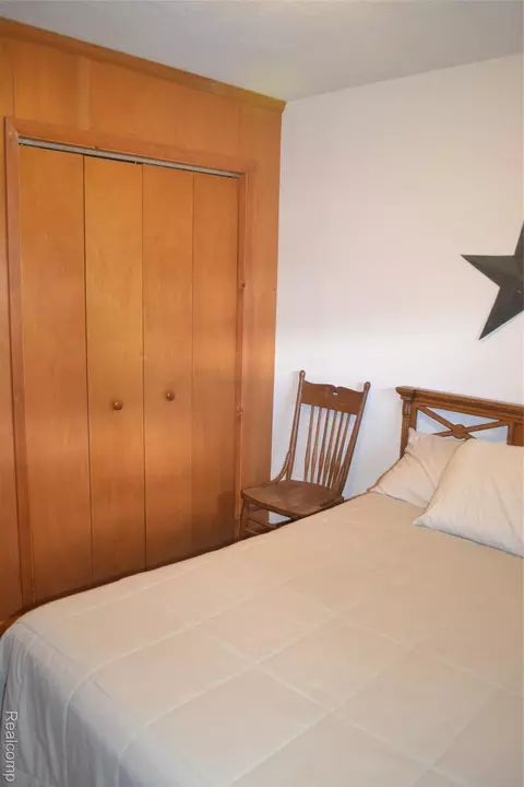Bedroom - 2347 E Bay Ridge Dr, Au Gres, MI 48703 photo 4 of 6