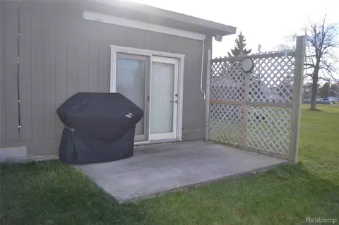 Exterior - 2347 E Bay Ridge Dr, Au Gres, MI 48703 photo 2 of 6