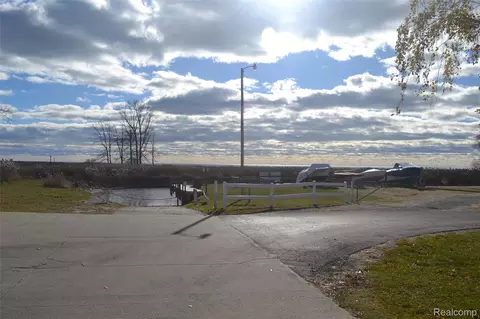 Exterior - 2347 E Bay Ridge Dr, Au Gres, MI 48703 photo 3 of 6