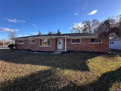 16970 Park Ln, Fraser, MI 48026