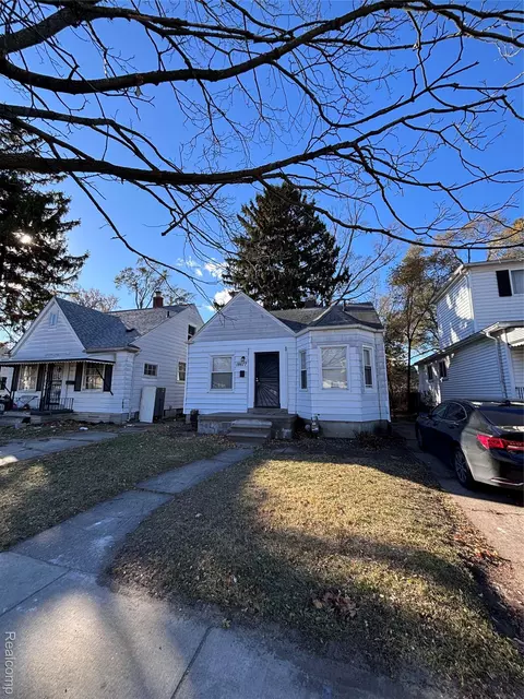 18677 Moenart St, Detroit, MI 48234