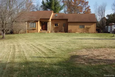 2702 Sligo Ln, Brighton, MI 48114