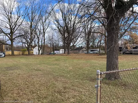 00 Riker St, Pontiac, MI 48342