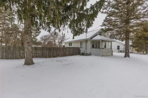 11493 Dexter St, Clio, MI 48420