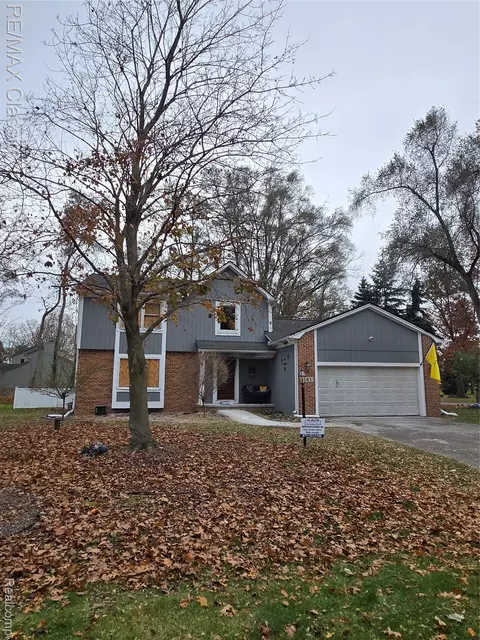 341 Elkin Ct, Commerce, MI 48382