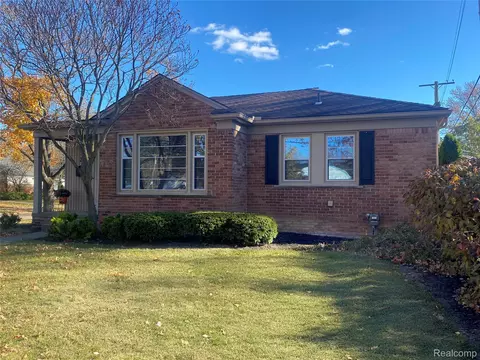 2070 Sheffield Rd, Birmingham, MI 48009