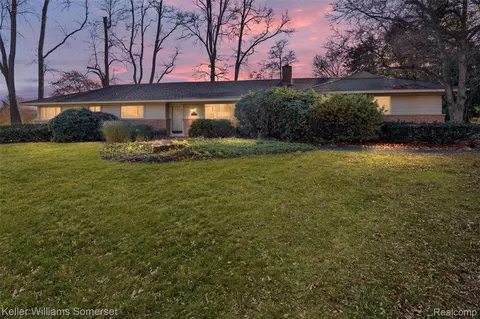 2129 Long Lake Shore Dr, West Bloomfield, MI 48323