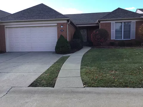 18812 Linden Dr, Clinton Township, MI 48036
