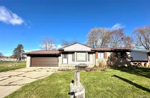 1141 Holly Spring Ln, Grand Blanc, MI 48439