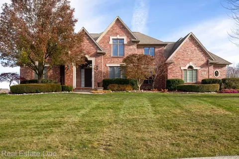 658 Langley Rd, Rochester Hills, MI 48309