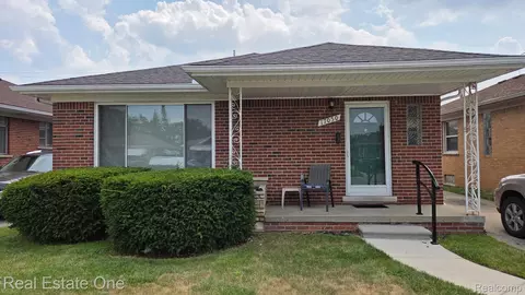 17050 Stricker Ave, Eastpointe, MI 48021
