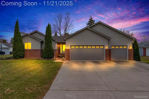 8224 Mary Ann Ave, Shelby Township, MI 48317
