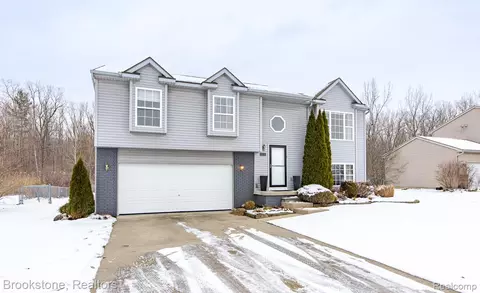 9305 Tiger Run Trl, Richfield, MI 48423
