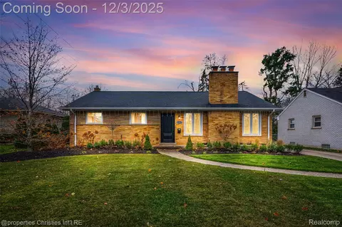 16927 Beverly Rd, Beverly Hills, MI 48025