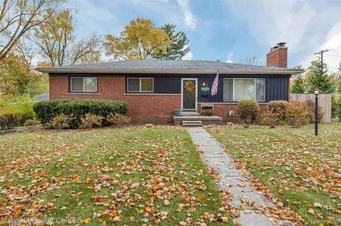 30559 Fairfax St, Southfield, MI 48076