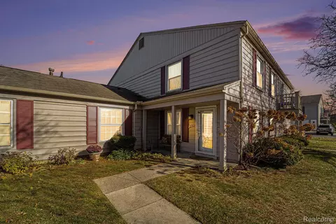 2705 Fox Hollow Ct, Orion, MI 48360