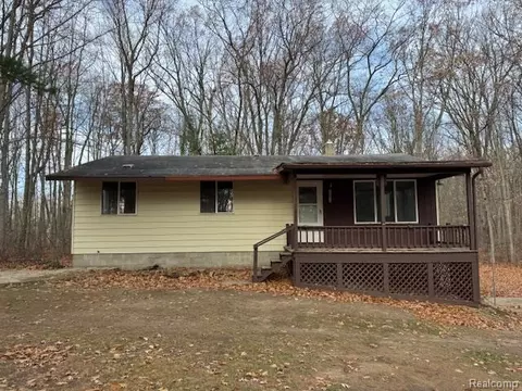 10055 E Woods Rd, Franklin, MI 48030