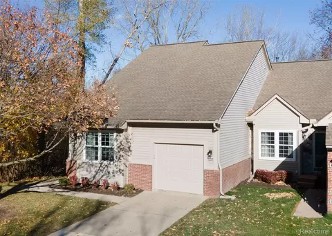 41820 Independence Dr, Novi, MI 48377