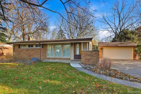 17524 Lathers St, Livonia, MI 48152