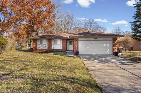 20530 Secluded Ln, Southfield, MI 48075