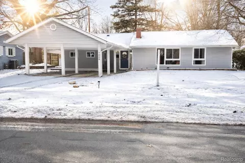 1066 Virginia Ave, Marysville, MI 48040