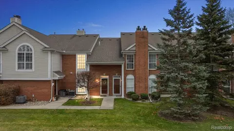 52232 Heatherstone Ave, Macomb, MI 48042