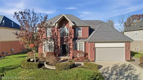 2573 Cottonwood Dr, Troy, MI 48083