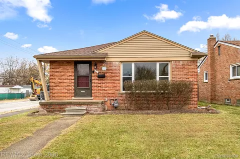 270 Cardwell St, Garden City, MI 48135