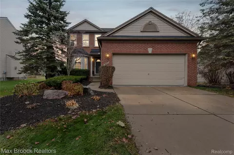 9894 High Meadow Dr, Superior, MI 48198