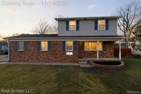 9665 Hilton Rd, Brighton, MI 48114