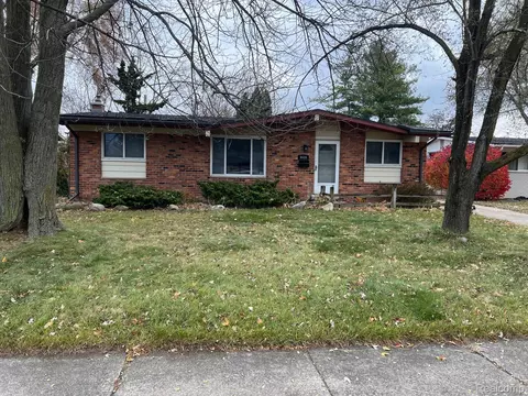 9486 Patton St, Livonia, MI 48150