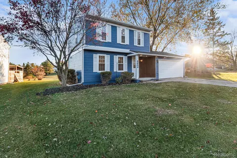 3601 Loon Lake Rd, Wixom, MI 48393