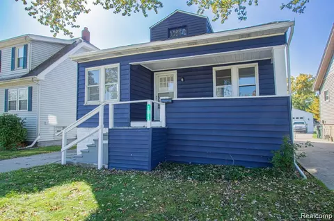 23930 Elmira St, Saint Clair Shores, MI 48082