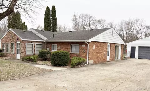 1150 Jay St, Waterford, MI 48327