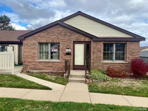 40849 Newport Dr #215, Plymouth, MI 48170