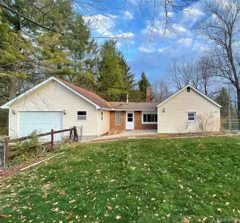 2425 E Dryden Rd, Metamora, MI 48455