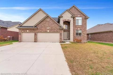 21852 Rio Grande Dr, Macomb, MI 48044