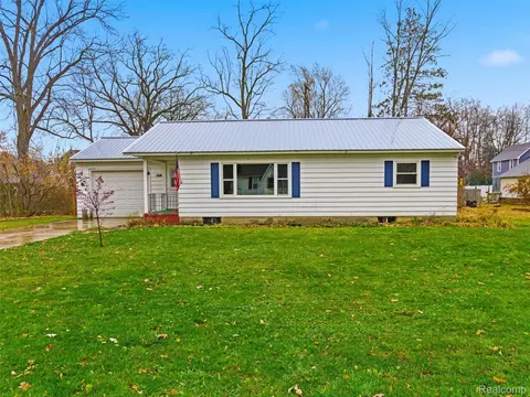 550 Johnson St, Almont, MI 48003