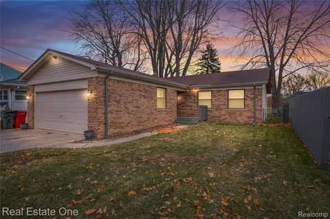 39058 Charbeneau St, Clinton Township, MI 48036