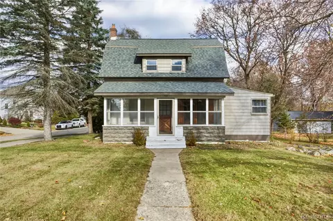 703 Parkdale Rd, Rochester, MI 48307