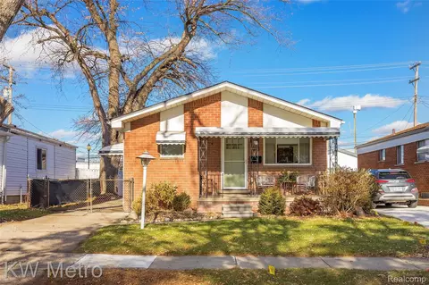 1221 E Goulson Ave, Hazel Park, MI 48030
