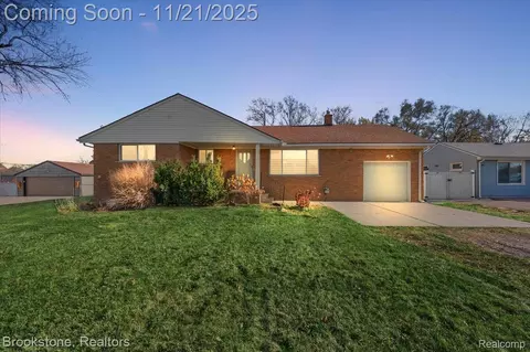 38226 Groesbeck Hwy, Clinton Township, MI 48036