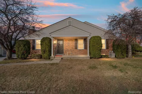 15895 Cambridge Dr, Clinton Township, MI 48038