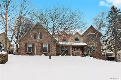 10408 Wellington Dr, Plymouth, MI 48170
